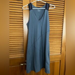 Title nine dream dress with built in shelf bra, S, blue